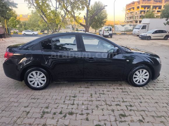 ORJİNAL 108 BİN KİLOMETREDE 2010 MODEL 1.6 LPĞLİ CRUZE ÇOK TEMİZ