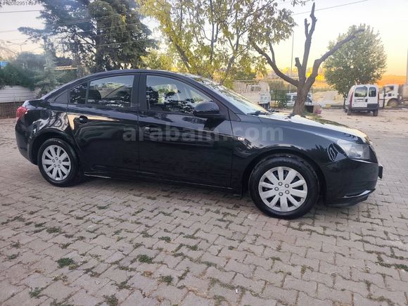 ORJİNAL 108 BİN KİLOMETREDE 2010 MODEL 1.6 LPĞLİ CRUZE ÇOK TEMİZ