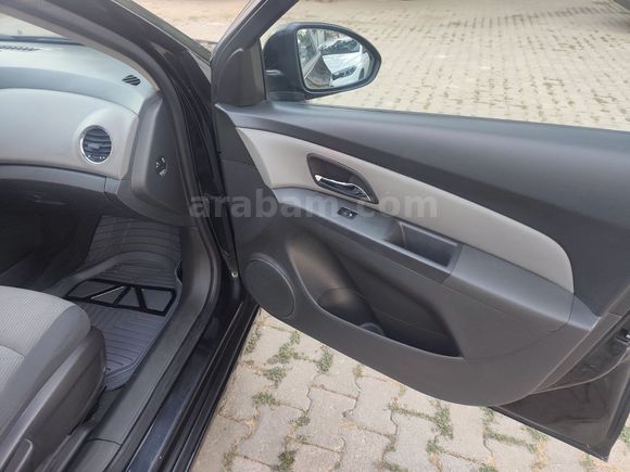 ORJİNAL 108 BİN KİLOMETREDE 2010 MODEL 1.6 LPĞLİ CRUZE ÇOK TEMİZ