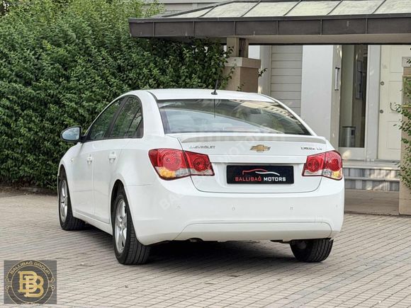2011-CRUZE-1.6-LS-133BİNDE-OTOMATİK-KKT-12AY