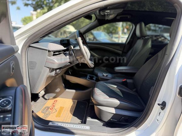 2023 MUSTANG MACH-E 4X4 258 KW 370 HP CAM TAVAN HATASIZ BOYASIZ