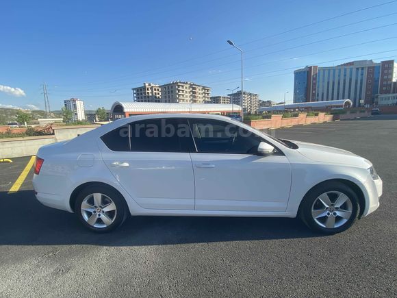 Sahibinden Skoda Octavia 1.6 TDI Greentech Optimal 2015 Model 
