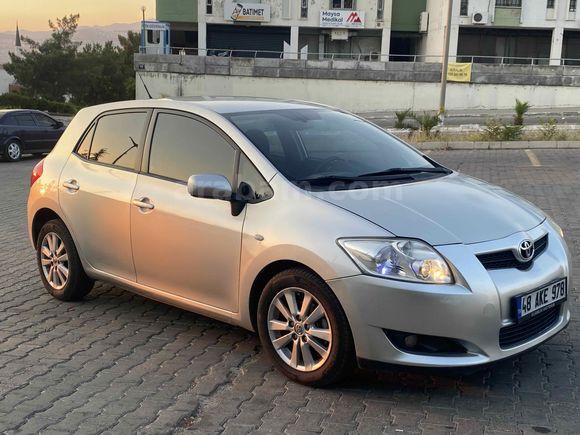 Sahibinden Toyota Auris 1.4 D-4D Elegant 