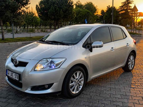 Sahibinden Toyota Auris 1.4 D-4D Elegant 