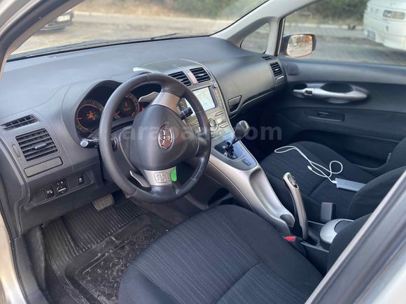 Sahibinden Toyota Auris 1.4 D-4D Elegant 