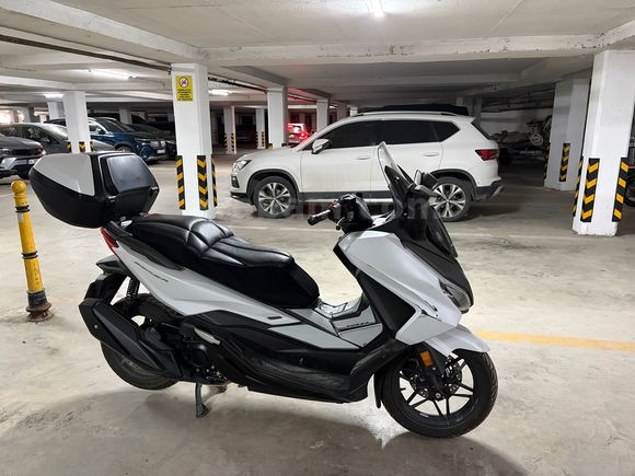 Çantalı Honda Forza 250  