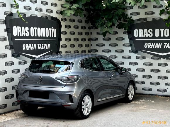 ORAS'DAN 2023 MODEL RENAULT CLİO EVOLUTİON 1.0 TCE X TRONİC