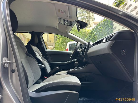 ORAS'DAN 2023 MODEL RENAULT CLİO EVOLUTİON 1.0 TCE X TRONİC