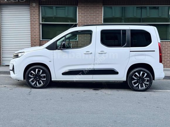 ART MOTORS 'DAN OPEL COMBO ULTİMATE CAM TAVANLI HATASIZ BOYASIZ