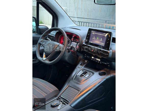 2024 OPEL COMBO 1.5-ULTİMATE-OTOMATK-CAMTAVAN-HATASIZ-44.000KM