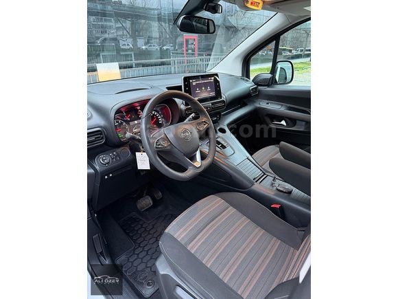 2024 OPEL COMBO 1.5-ULTİMATE-OTOMATK-CAMTAVAN-HATASIZ-44.000KM