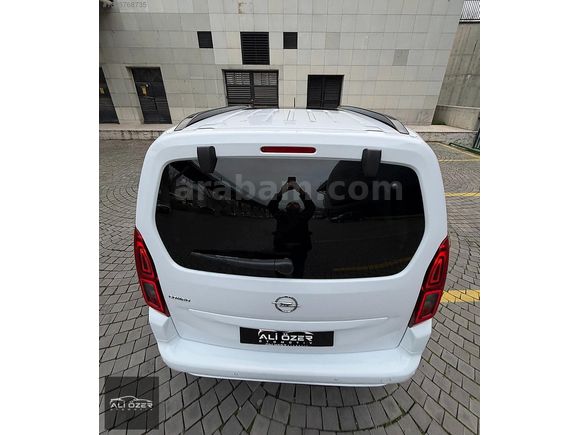 2024 OPEL COMBO 1.5-ULTİMATE-OTOMATK-CAMTAVAN-HATASIZ-44.000KM