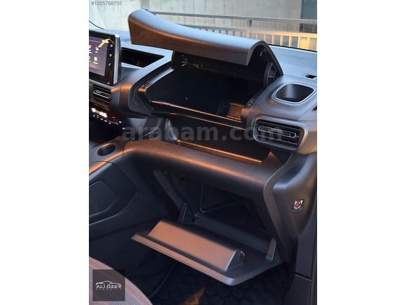 2024 OPEL COMBO 1.5-ULTİMATE-OTOMATK-CAMTAVAN-HATASIZ-44.000KM