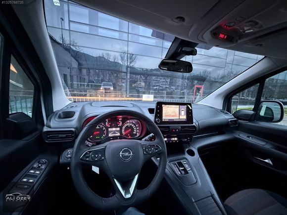 2024 OPEL COMBO 1.5-ULTİMATE-OTOMATK-CAMTAVAN-HATASIZ-44.000KM