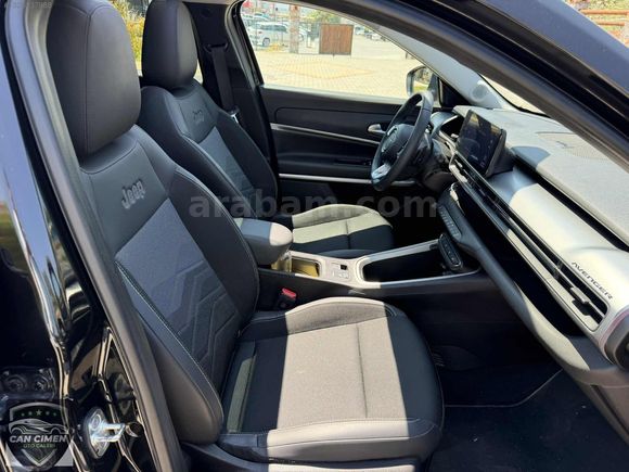 Çimen'den Cam tavan Servis bakımlı Jeep