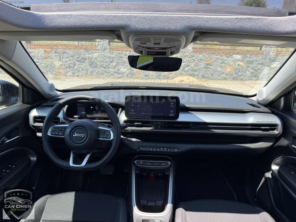 Çimen'den Cam tavan Servis bakımlı Jeep