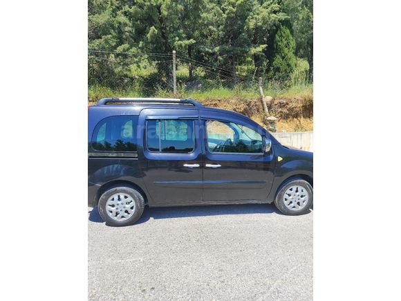 Sahibinden Renault Kangoo Multix 1.5 dCi Privilege 2011 Model  270.000 km Siyah