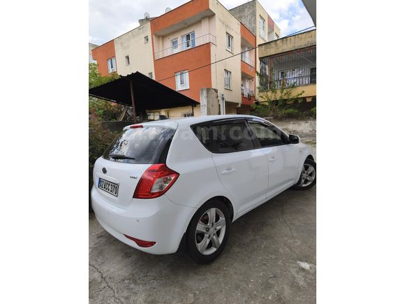 Sahibinden Düşük Km'li Kia Ceed 1.6 CRDi Motion 2011 Model