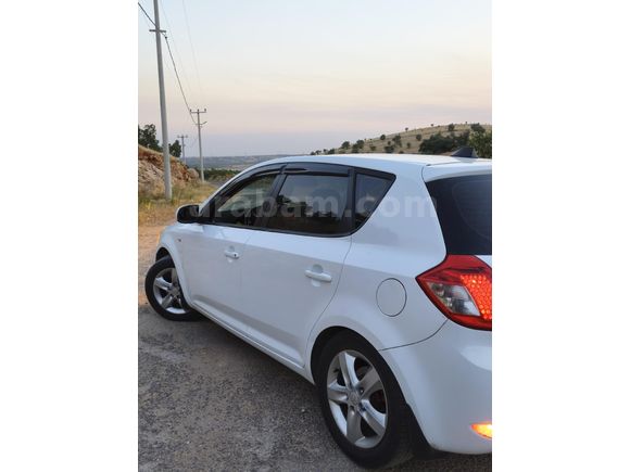Sahibinden Düşük Km'li Kia Ceed 1.6 CRDi Motion 2011 Model