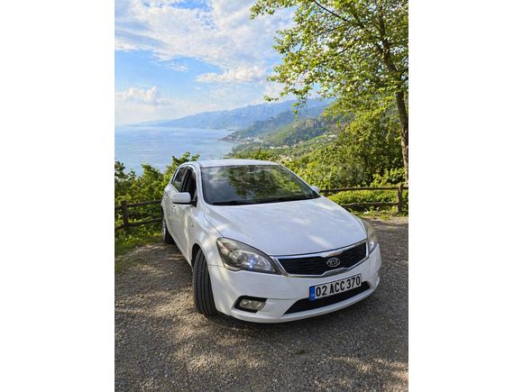 Sahibinden Düşük Km'li Kia Ceed 1.6 CRDi Motion 2011 Model
