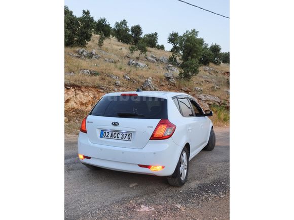 Sahibinden Düşük Km'li Kia Ceed 1.6 CRDi Motion 2011 Model
