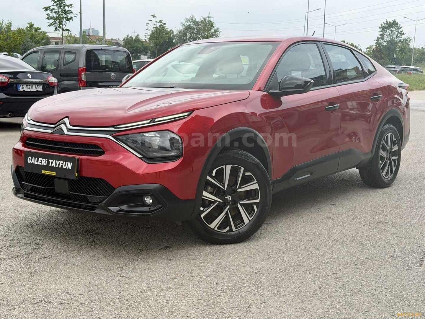 Galeriden Citroen C4 X 1.2 PureTech Feel Bold 2024 Model Bursa 50.000 km Kırmızı 3