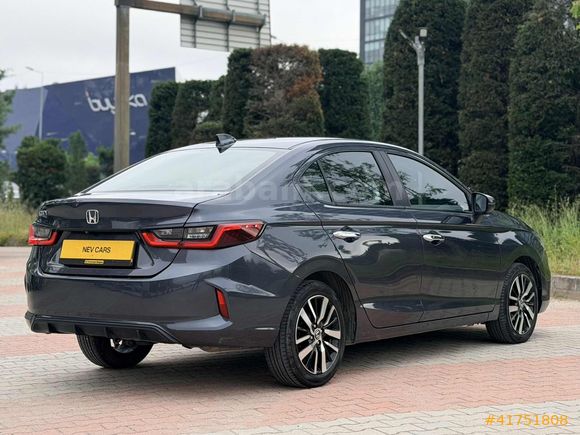 2022 EXECUTIVE OTOMATİK 33.000 KMde BAKIMLI