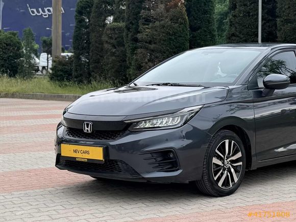 2022 EXECUTIVE OTOMATİK 33.000 KMde BAKIMLI