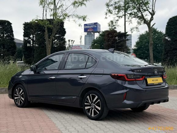 2022 EXECUTIVE OTOMATİK 33.000 KMde BAKIMLI