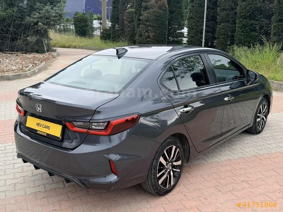 2022 EXECUTIVE OTOMATİK 33.000 KMde BAKIMLI