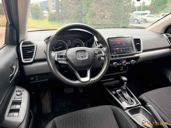 2022 EXECUTIVE OTOMATİK 33.000 KMde BAKIMLI