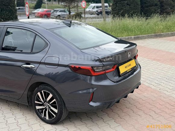 2022 EXECUTIVE OTOMATİK 33.000 KMde BAKIMLI