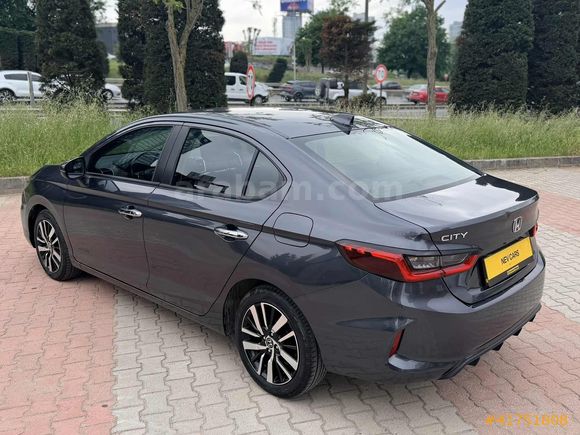 2022 EXECUTIVE OTOMATİK 33.000 KMde BAKIMLI