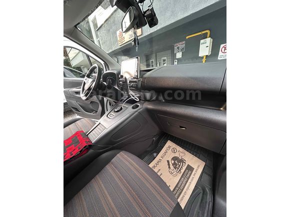 Sahibinden Ekstralı Opel Combo 1.5 CDTI Ultimate 2023  