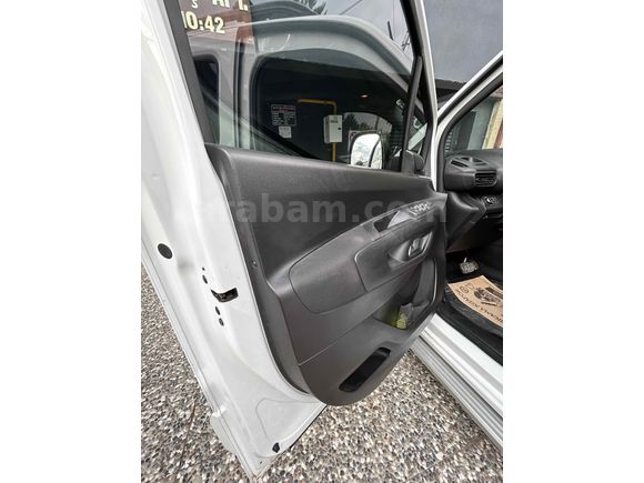 Sahibinden Ekstralı Opel Combo 1.5 CDTI Ultimate 2023  