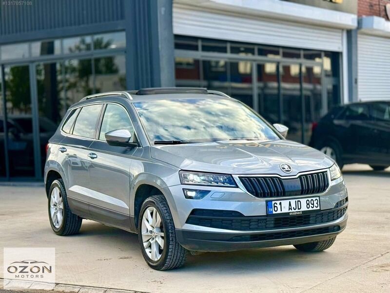 2020 / Skoda Karoq 1.6TDI Premium Full+Full /CamTavan/Ambians