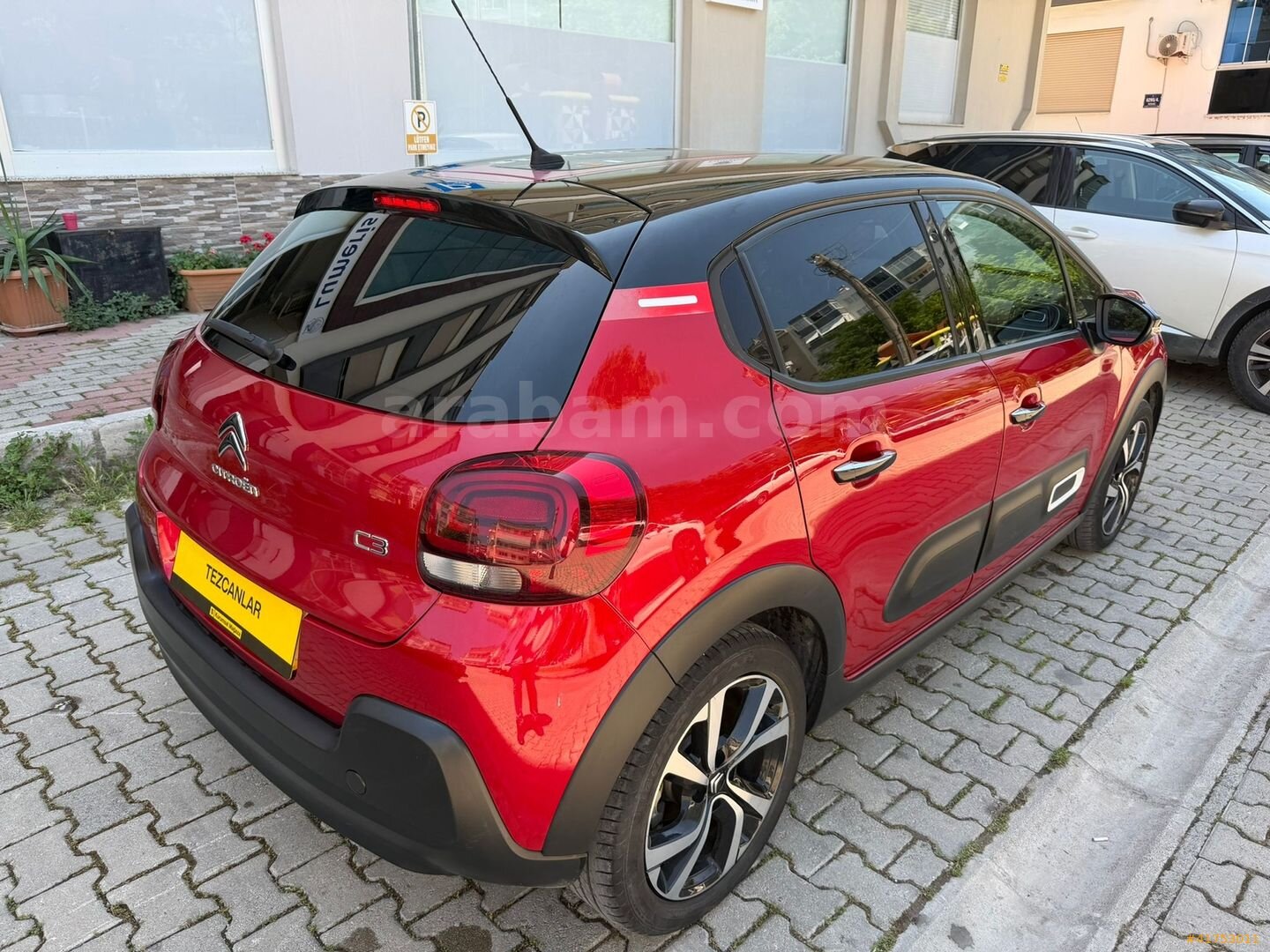 Galeriden Citroen C3 1.2 PureTech Shine 2023 Model İzmir 30.000 km Kırmızı 7