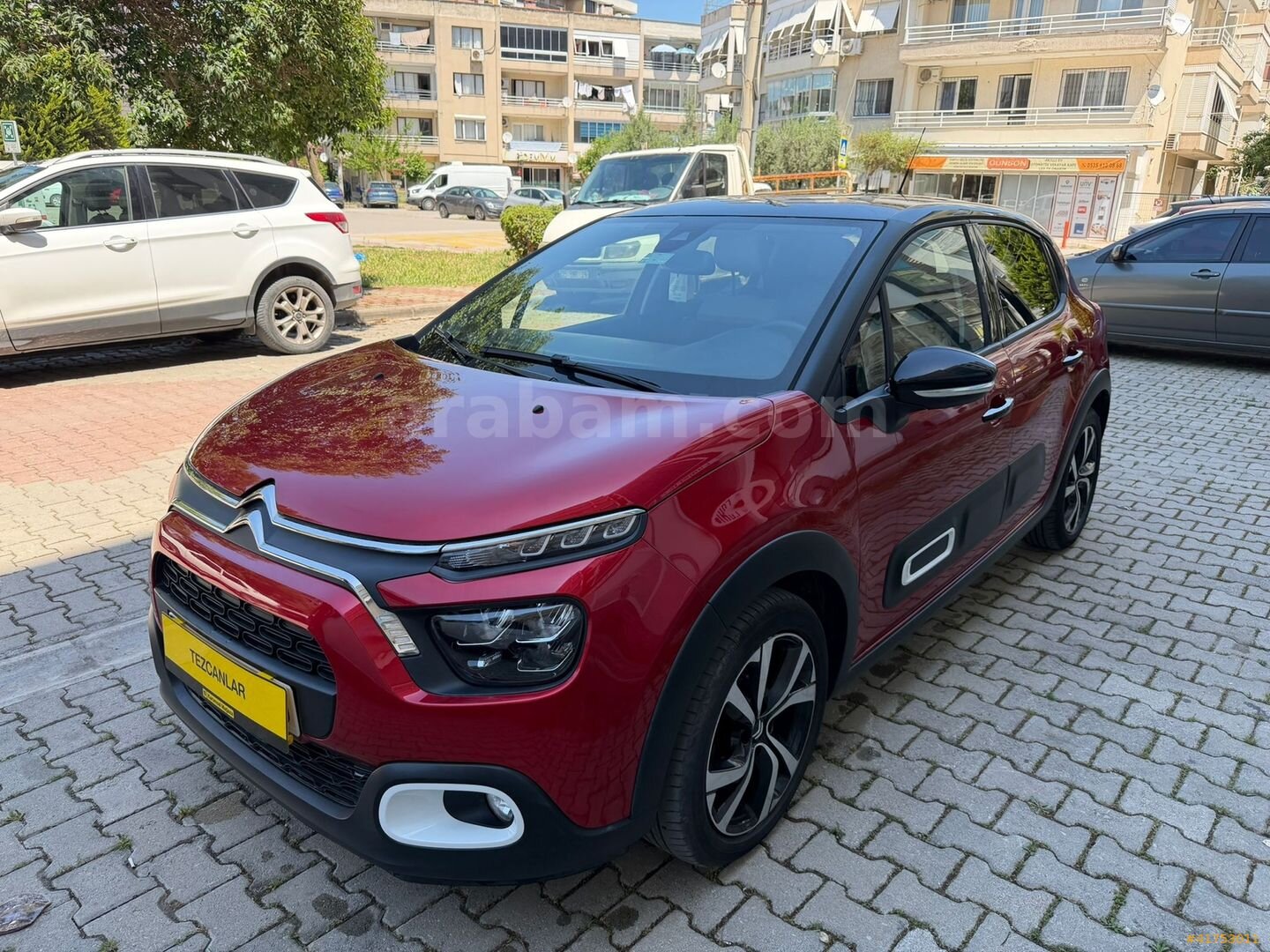 Galeriden Citroen C3 1.2 PureTech Shine 2023 Model İzmir 30.000 km Kırmızı 2
