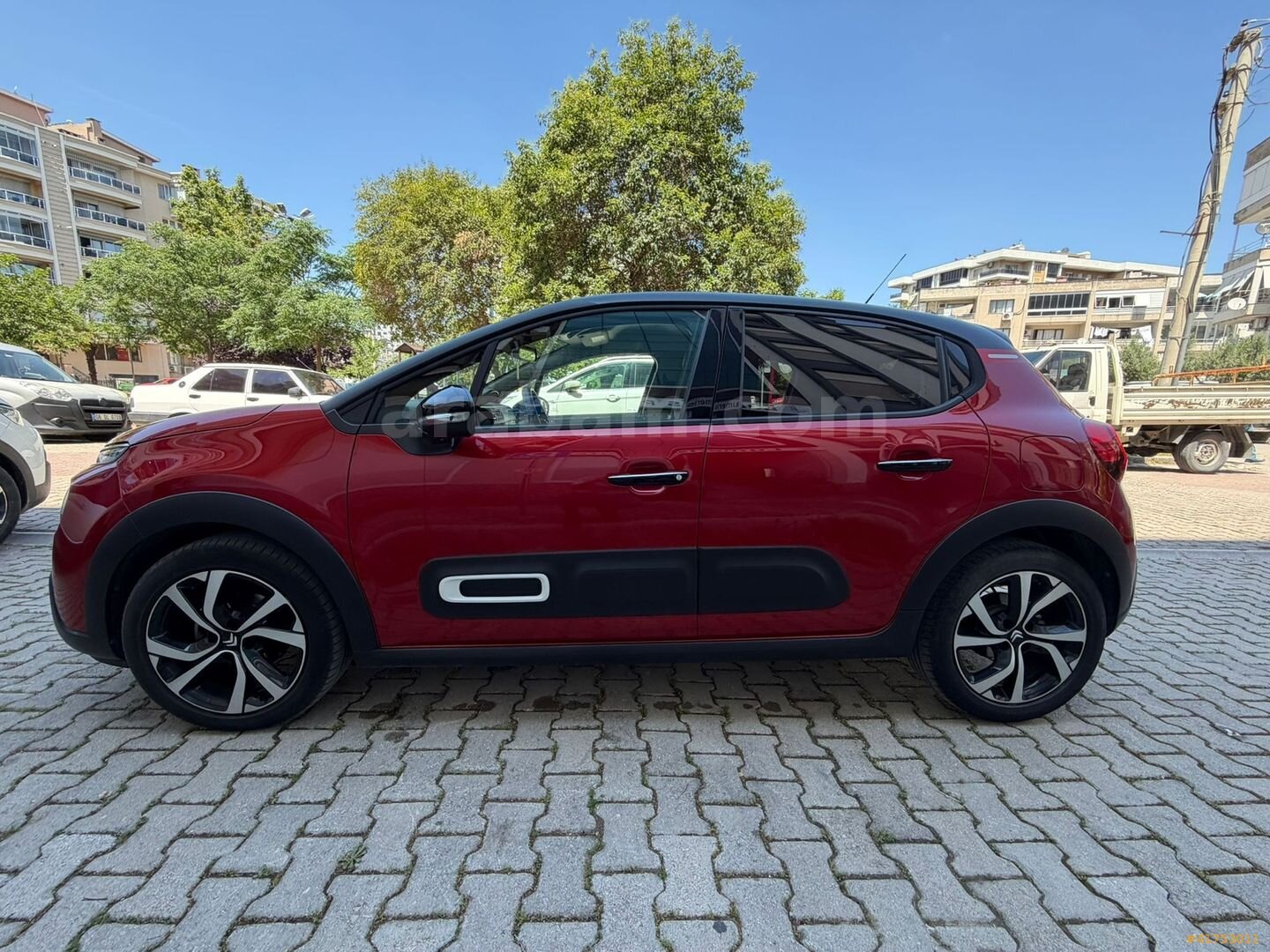 Galeriden Citroen C3 1.2 PureTech Shine 2023 Model İzmir 30.000 km Kırmızı 3