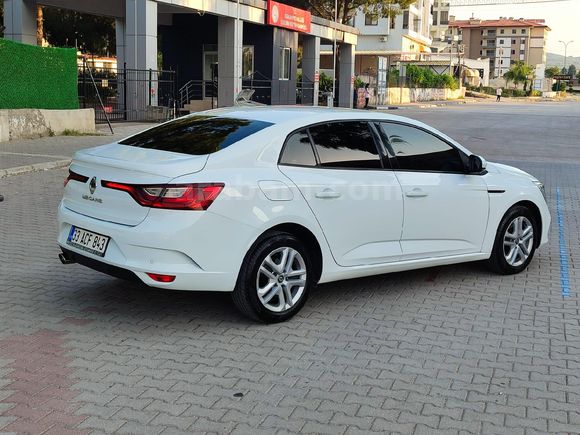 84 BİNDE HATASIZ BOYASIZ TRAMERSİZ TESLA EKRANLI MEGANE 4