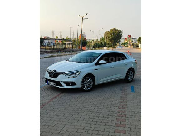 84 BİNDE HATASIZ BOYASIZ TRAMERSİZ TESLA EKRANLI MEGANE 4