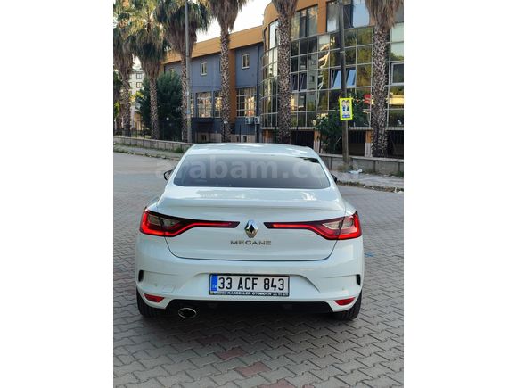 84 BİNDE HATASIZ BOYASIZ TRAMERSİZ TESLA EKRANLI MEGANE 4