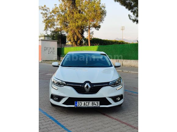 84 BİNDE HATASIZ BOYASIZ TRAMERSİZ TESLA EKRANLI MEGANE 4