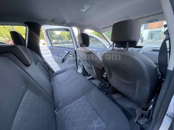 2014 DACIA DUSTER İLK SAHİBİNDEN  LAUREATE PAKET ORJİNAL 147 BİNDE TAKAS OLUR 