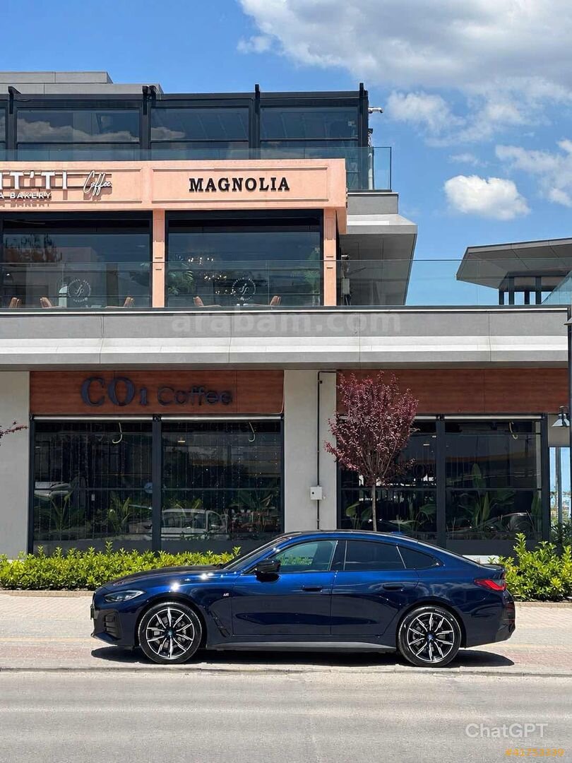 Galeriden BMW i Serisi i4 eDrive 40 M Sport 2023 Model Bursa 38.500 km Lacivert 3