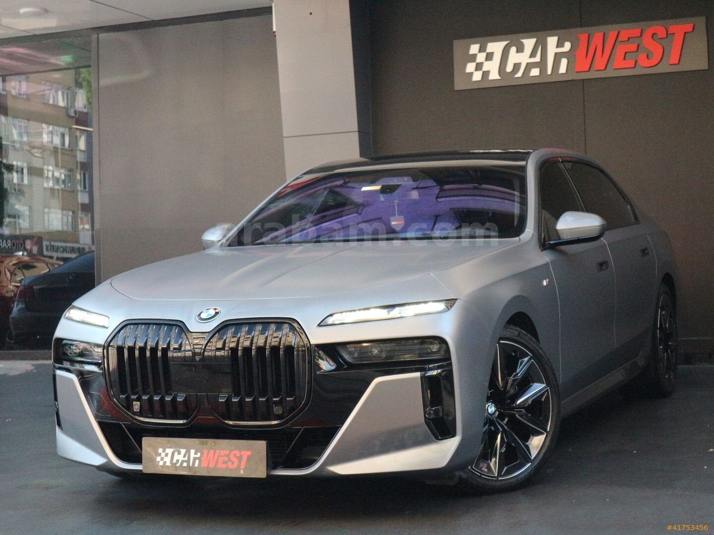 Galeriden BMW 7 Serisi 740d xDrive M Excellence 2023 Model İstanbul 27.500 km Gri 3