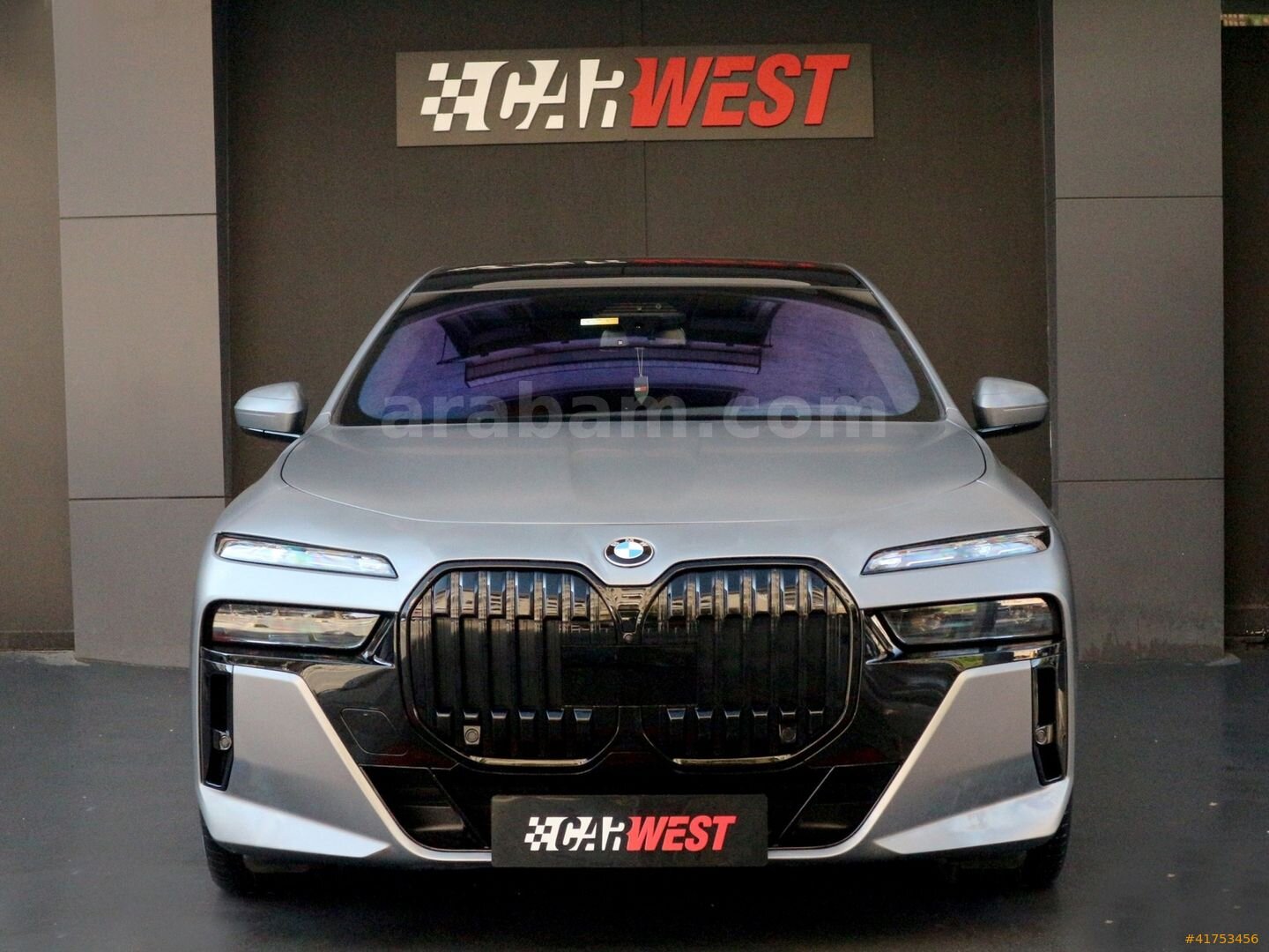 Galeriden BMW 7 Serisi 740d xDrive M Excellence 2023 Model İstanbul 27.500 km Gri 1