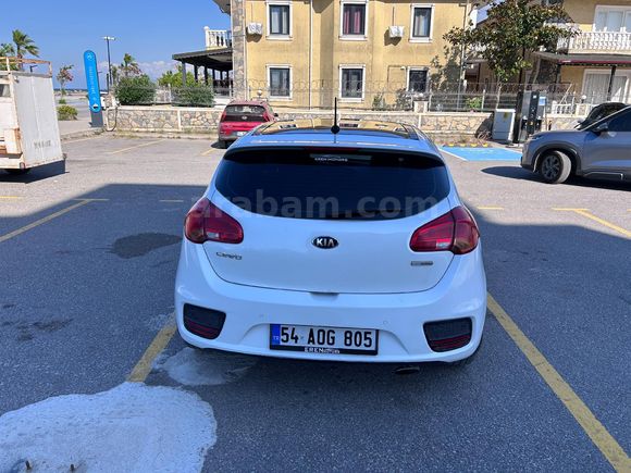 Sahibinden Kia Ceed 1.6 CRDi Concept Plus 2015 Model Sakarya