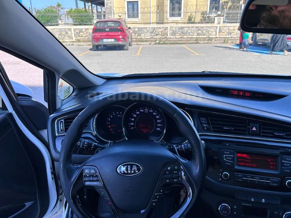 Sahibinden Kia Ceed 1.6 CRDi Concept Plus 2015 Model Sakarya