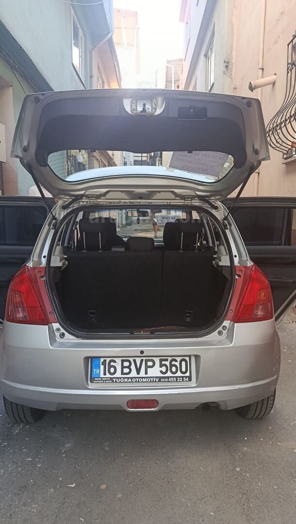 Sahibinden Suzuki Swift 1.3 MT 4X4 2006 Model Bursa 302.000 km Gri 6